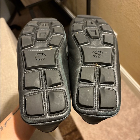 Gucci Black Loafers with Gold Emblem - Picture 10 of 10